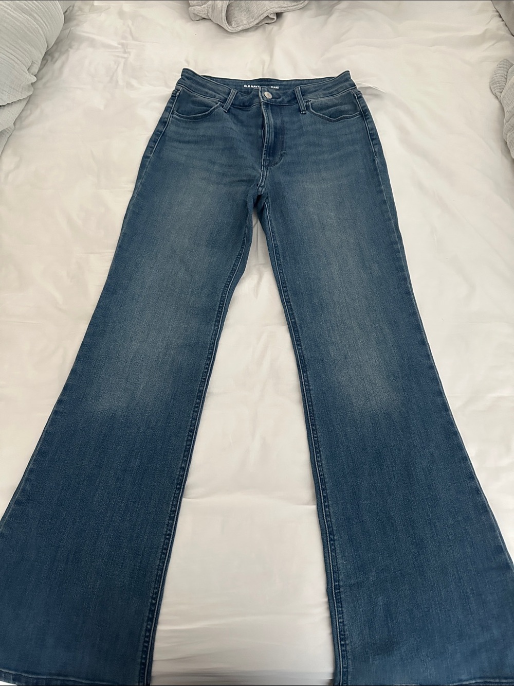 Old Navy High Rise Flare Jeans NWT - Picture 2 of 3